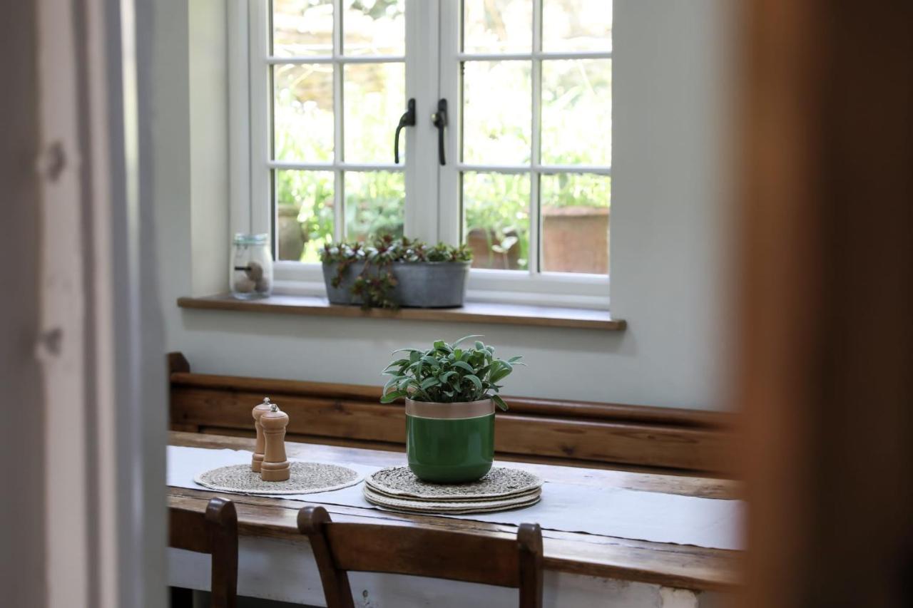 Coombers Mead Cottage Tetbury Buitenkant foto